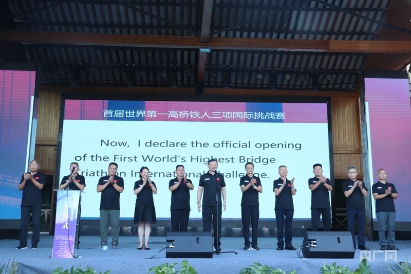 历经游泳, 在世界最高, 极为考验选 历经游泳, 在世界最高, 极为考验选