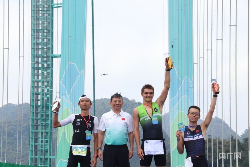 历经游泳, OI, MZ 历经游泳, OI, MZ